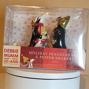 Debbie Mumm Holiday Penguins Salt & Pepper Shakers